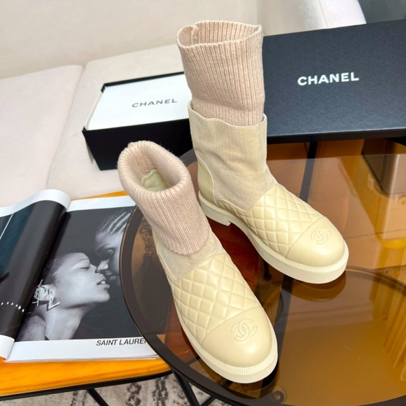 $1675 CHANEL 21B Quilted leather CC logo Sock boots sz 38 - Picture 1 of 17
